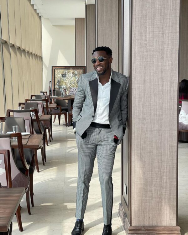 SUIT 005